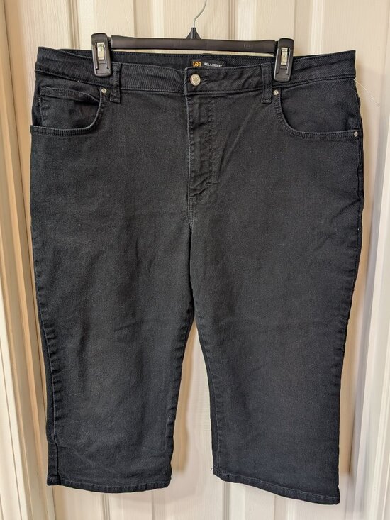 Lee Denim - Lee Relaxed Fit Mid Rise Capri Pants Black Denim Size 18